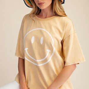 Easel Smiley Graphic Short Sleeve Tee in Toast